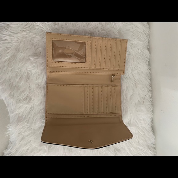 Guess Wallet - Picture 3 of 3